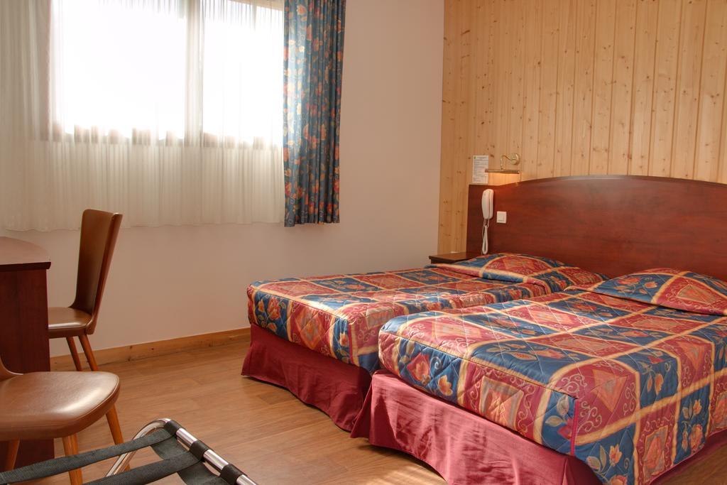 Le Chalet De La Foret Hotel 3 Etoiles Et Restaurant Vierzon Bilik gambar