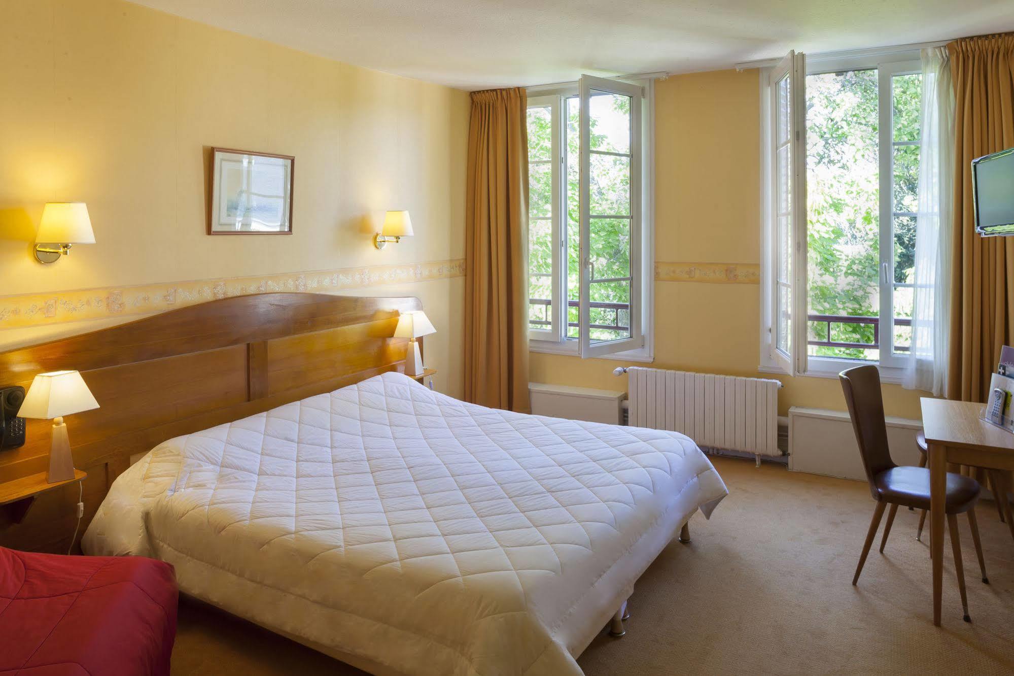 Le Chalet De La Foret Hotel 3 Etoiles Et Restaurant Vierzon Luaran gambar