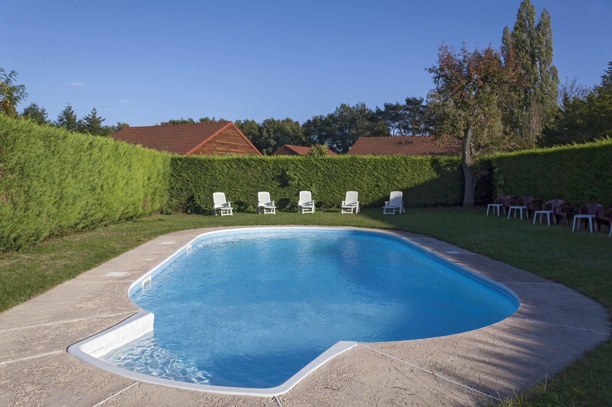 Le Chalet De La Foret Hotel 3 Etoiles Et Restaurant Vierzon Luaran gambar